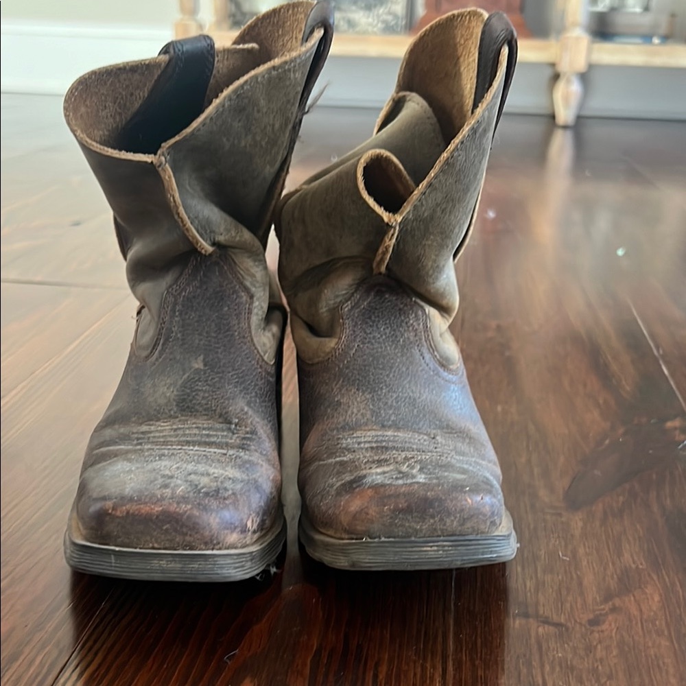 Ariat Rambler boots